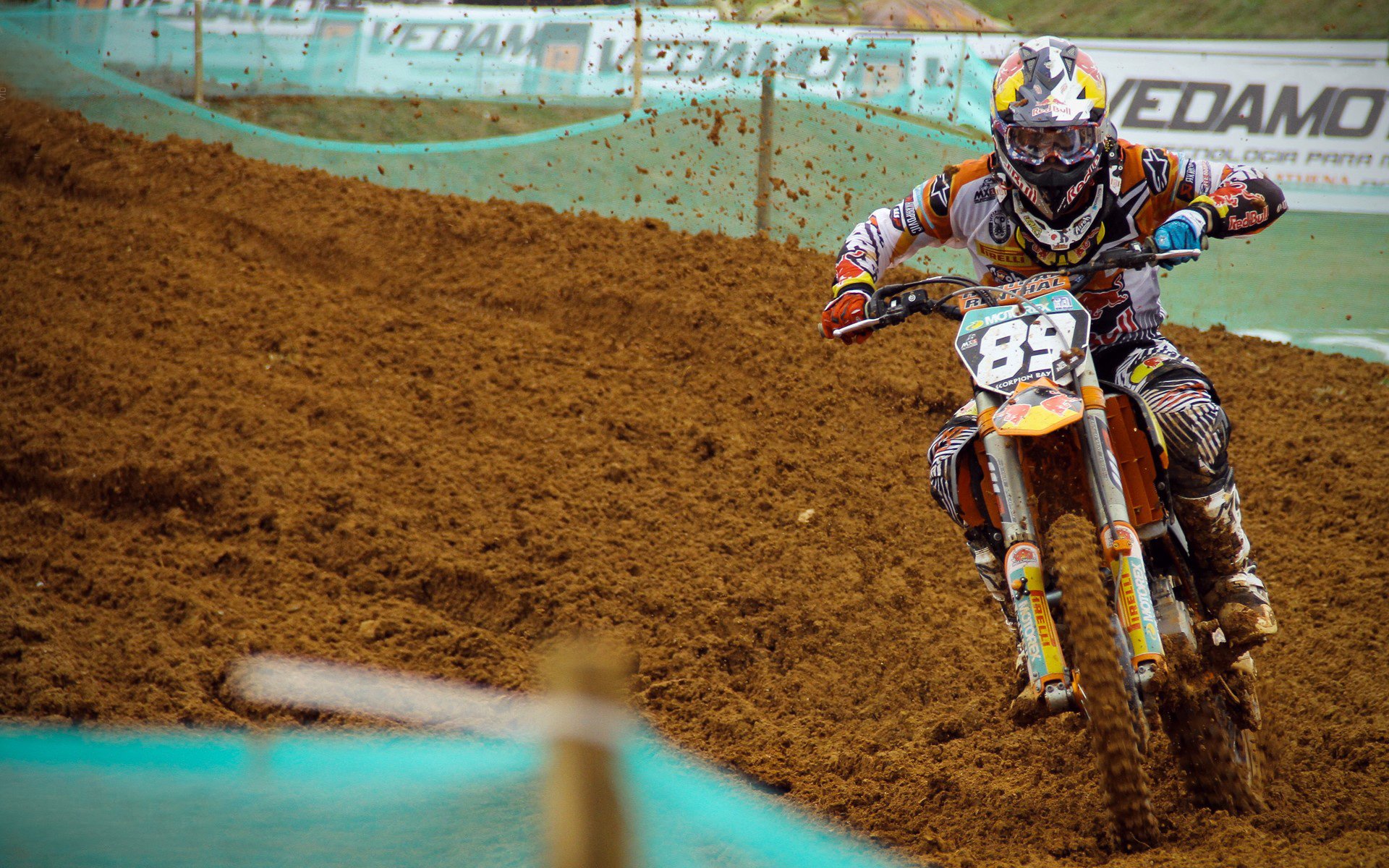 开云平台-红黑的心跳，当足球高于胜负，米兰为德布劳内祈祷，红黑的心跳，当足球高于胜负——米兰为德布劳内祈祷